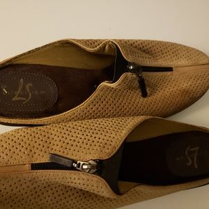 NEW Life Stride 11 Tan Flats tennis shoe feel